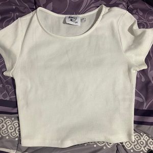 White crop top short sleeve
